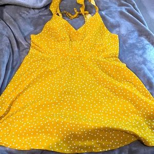 WORN ONCE. Yellow white spitted dress with zipper and tie  mini sun dress